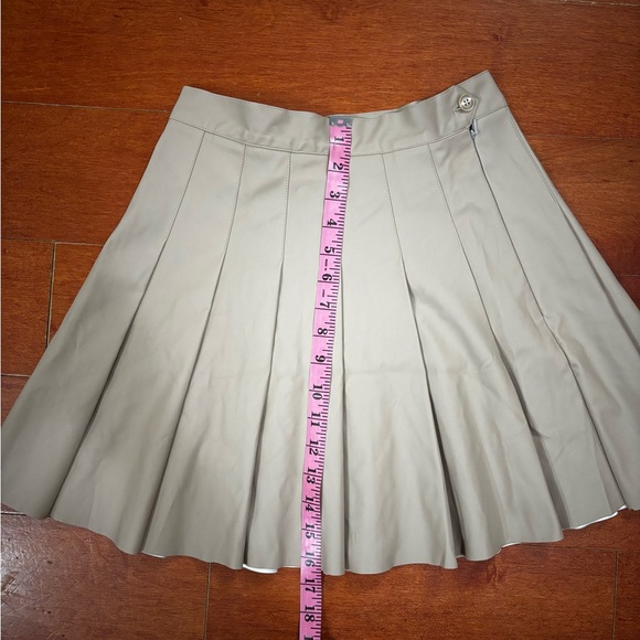 Kendall and Kylie taupe nwt pleated faux leather mini skirt - Picture 3 of 7
